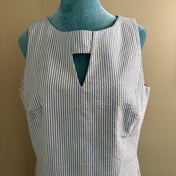 Ann Klein Women 10 Striped Blue White Sleeveless Seersucker Shift Dress Preppy - Picture 1 of 11